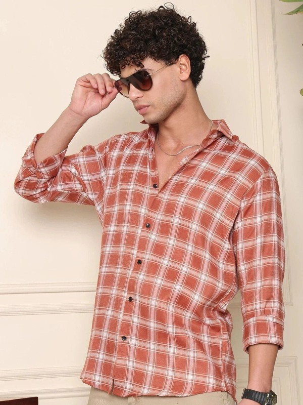 Men Regular Fit Solid Spread Collar Casual Shirt